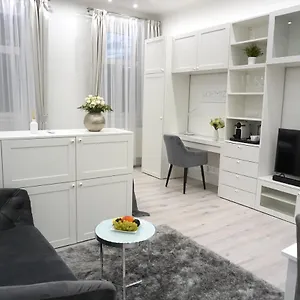 Noemiz Exclusive , Budapest Hongrie